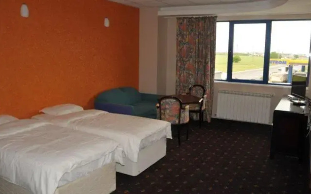 Travel In Motel