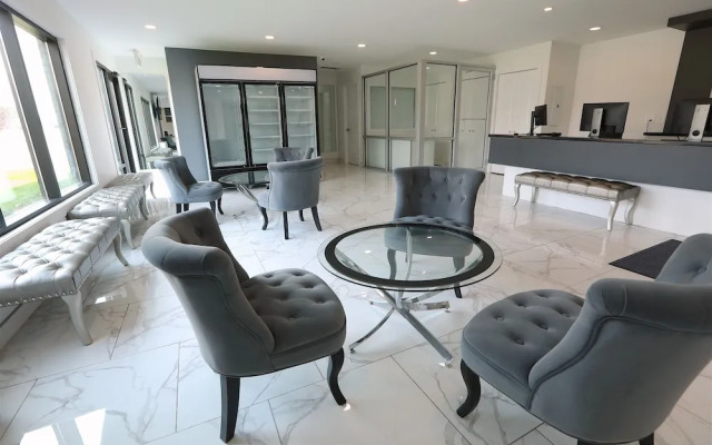 Clarion Pointe