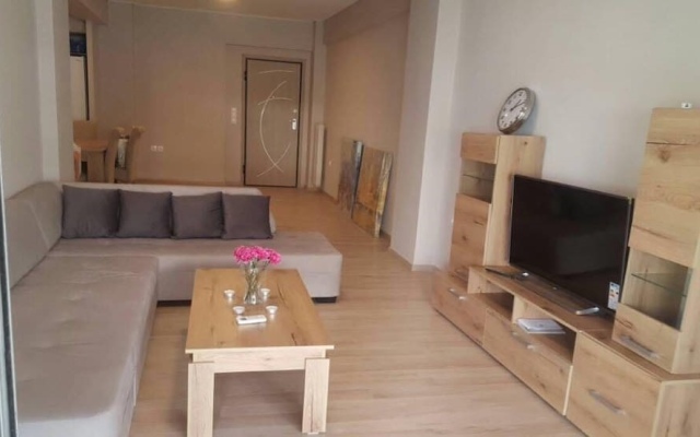 Spacious Apartment At Paleo Faliro