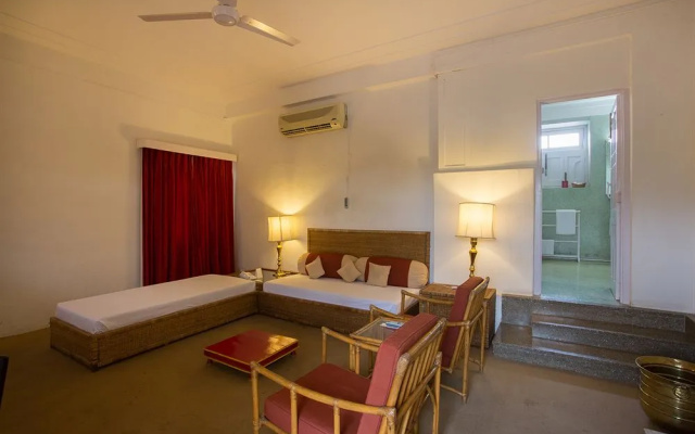 Shikarbadi Hotel