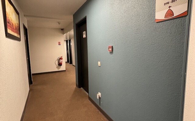 Hôtel Face West Le Pontet