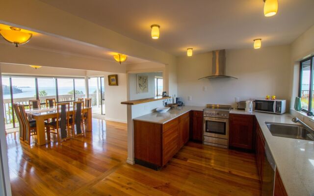 Orewa Cliff Top Holiday Home