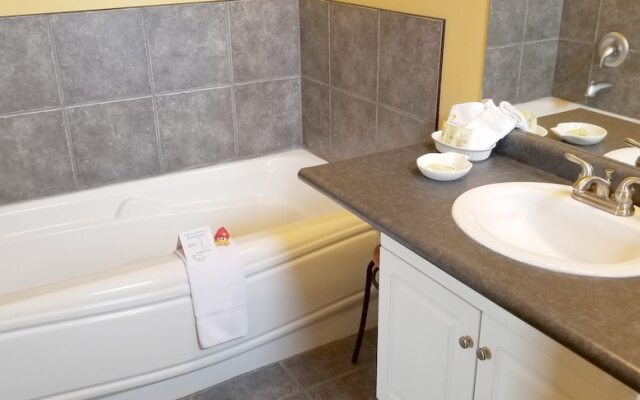 The Falls Inn - Walters Falls