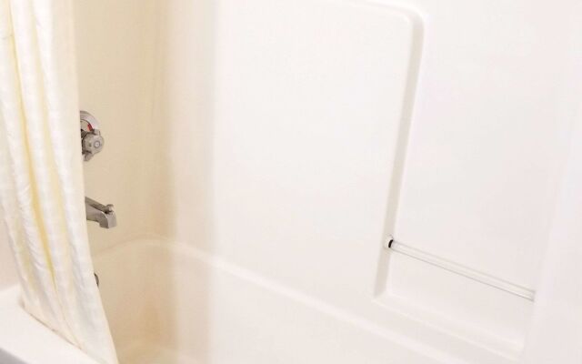 Quality Inn & Suites Cincinnati Sharonville