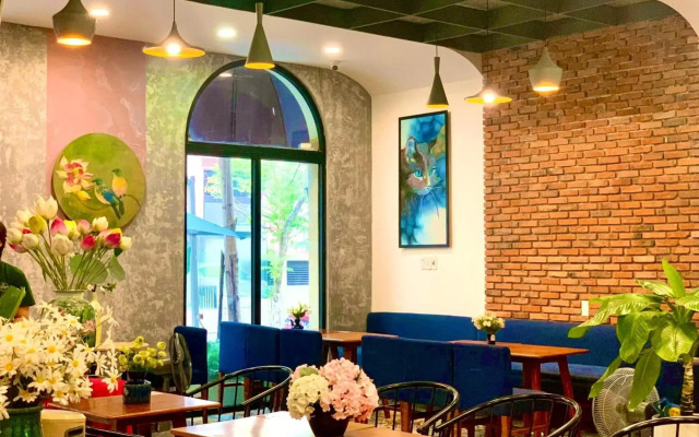 Hue Crown Boutique Hotel