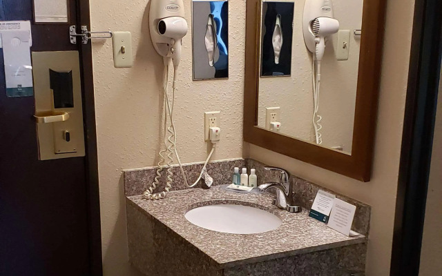 Quality Inn DFW Airport North
