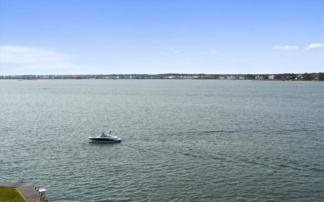 Harbour Island 403l 2 Bedroom Condo by RedAwning