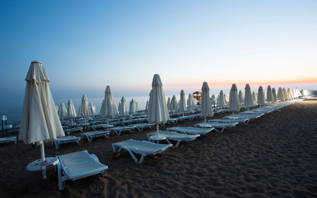 Water Side Resort & Spa
