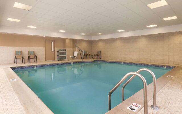 Hampton Inn & Suites Greenfield