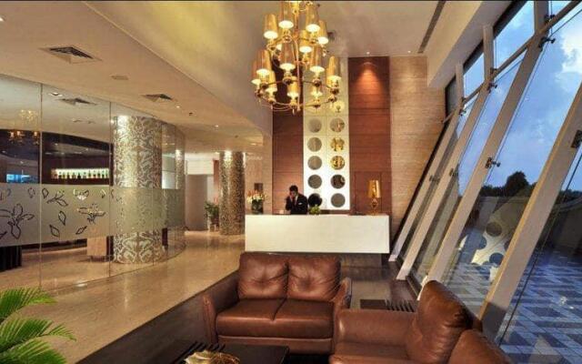Majestic Court Sarovar Portico - A Sarovar Hotel