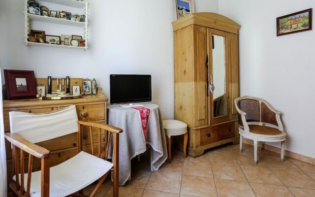 Amazing Holiday Home With Pool in Aix-en-provence