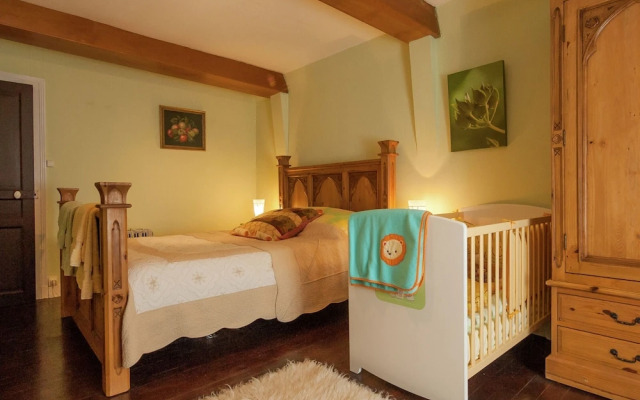 Spacious House With Heated Pool and Sauna