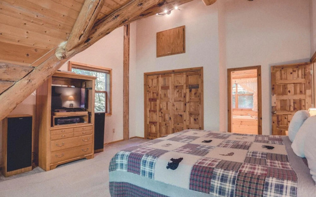 Bear Den Log Cabin