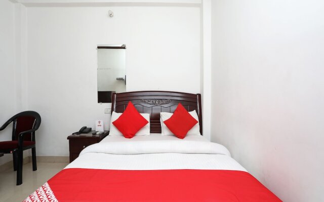 OYO 15027 Hotel Lotus International