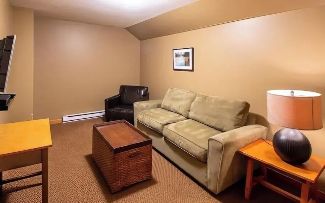 Pinnacle Ridge Chalets by Fernie Lodging