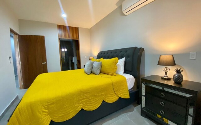 Beautiful New Condo Sea Breeze