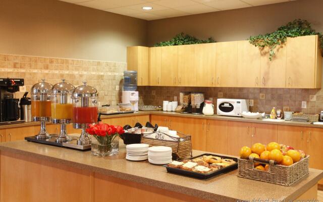 Pomeroy Inn & Suites Hotel Dawson Creek