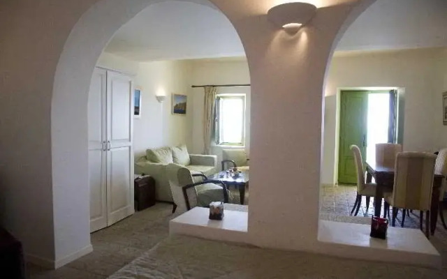 Adamis Majesty Suites