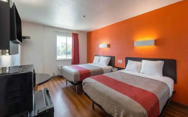 Motel 6 San Antonio, TX - Downtown - Alamo Dome