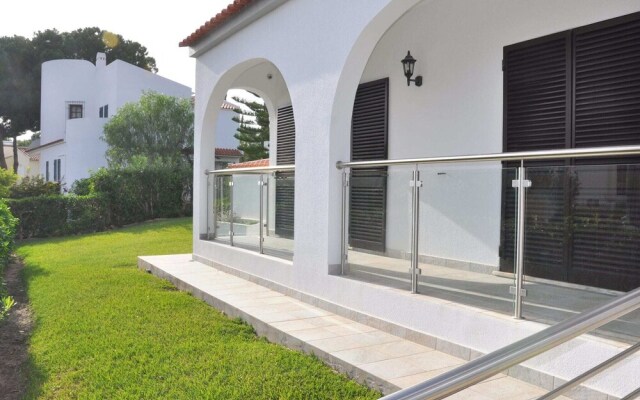 Spacious Holiday Home in Vilamoura With Private Pool