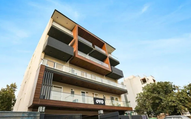 Super OYO Townhouse MA-32