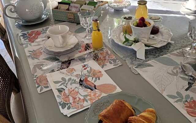 Au Chant Des Oiseaux (Adults Only)