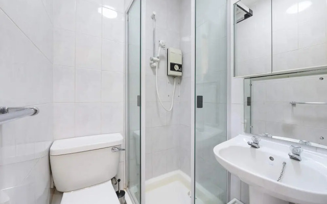 The Aristocrat - Fitzrovia - by Frankie Says