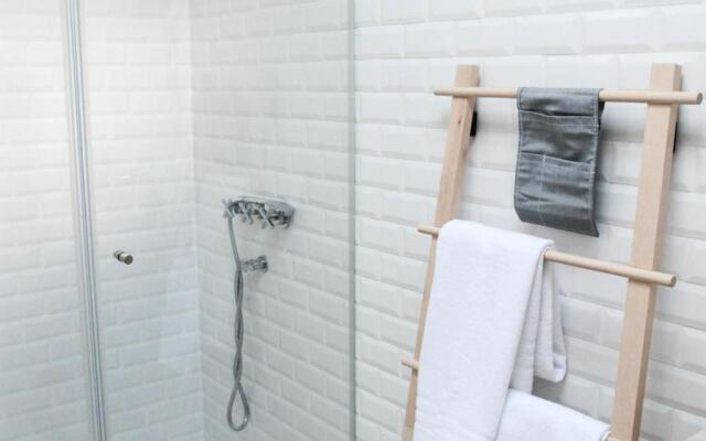 Sao bento stylish cozy apt with ac balcony