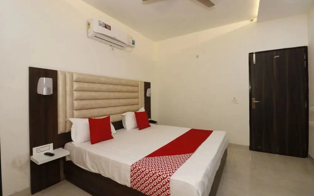 Hotel Aura by OYO Rooms