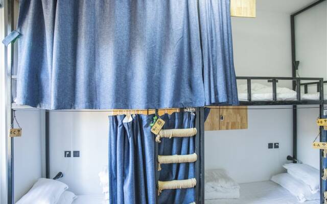 Zeako Youth Hostel