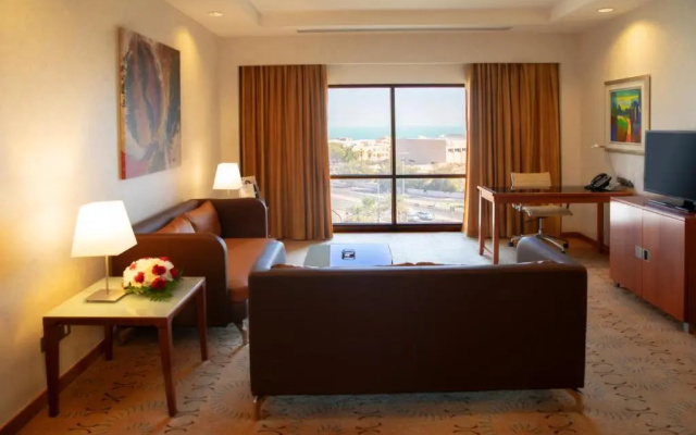 Holiday Inn Suites Kuwait Salmiya
