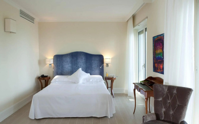 Hotel Riviera & Maximilians