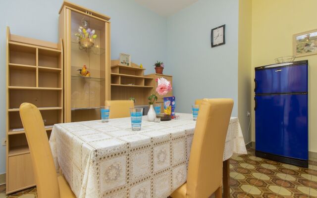 Apartment Vince - free parking: A2 plavi Primosten, Riviera Sibenik