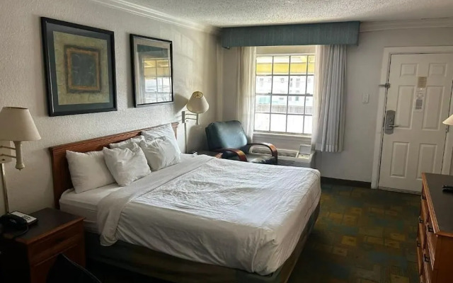 Causeway Inn - Metairie