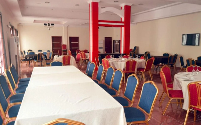 De-vine Plus Hotel and Suites
