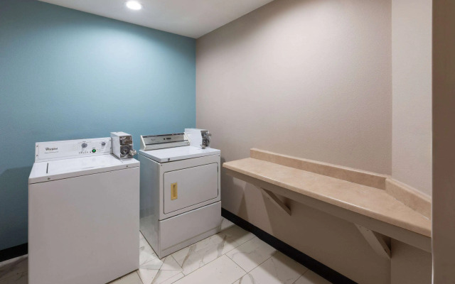 Super 8 by Wyndham Lubbock West