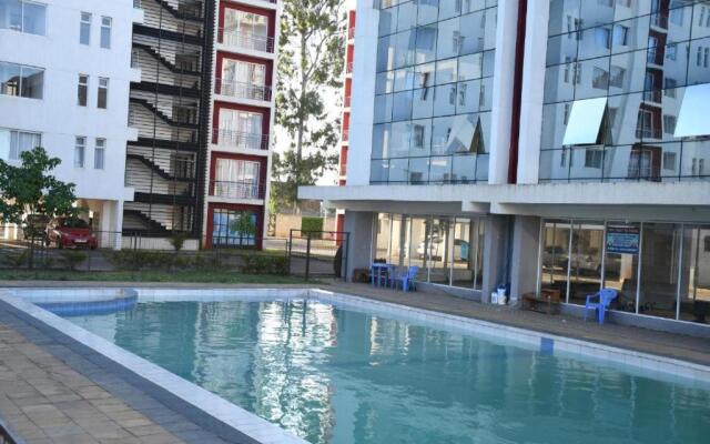 Delightful Studio,Racecourse Gardens Apt with pool