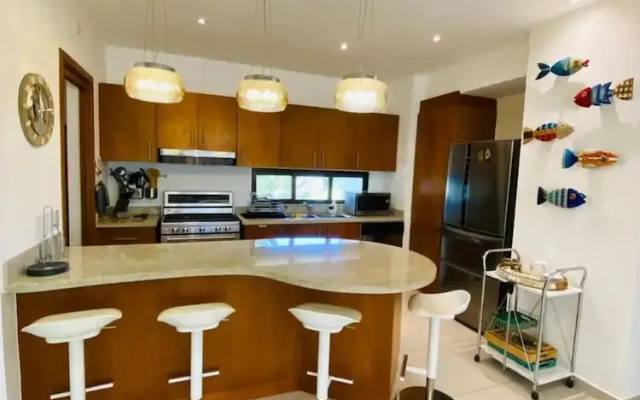 Cozy 3 Bedroom Penthouse in Playa Bonita