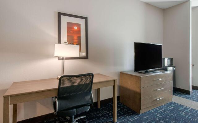 Comfort Suites Fort Lauderdale Airport & Cruise Port