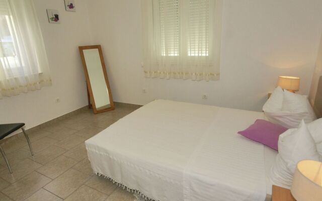 Homely Apartment In Trogir Near Beach