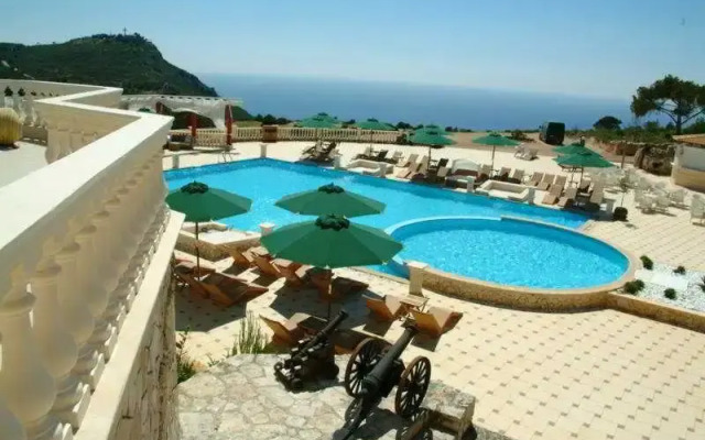 Comer Ionian Palace