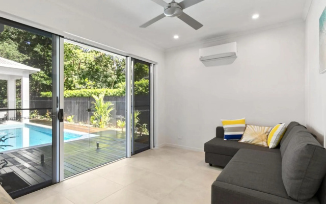 Coastal Vibes - Palm Cove – Balcony – Cairns