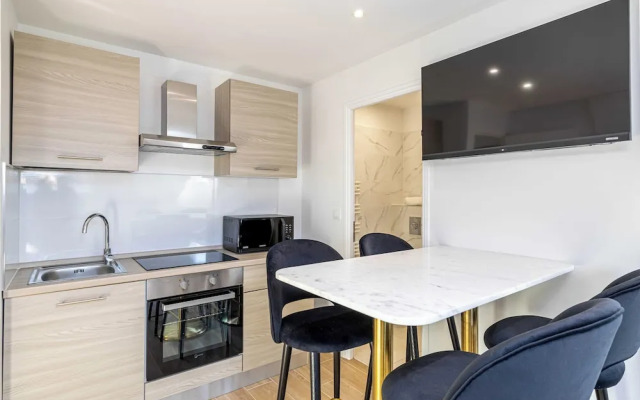 Large Renovated Studio - Bright - 1br/4p