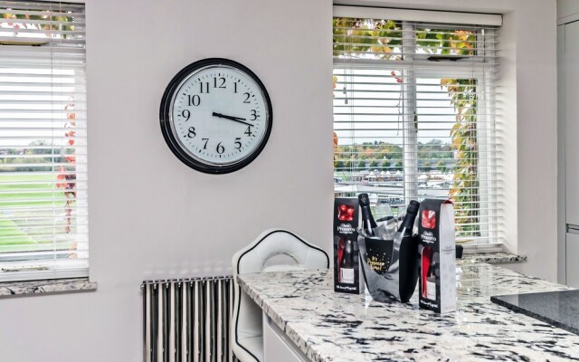 Unique Chester Racecourse Apartment