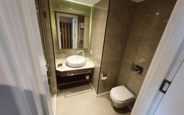 Leo Group BEST STUDIO 2517 Alliance Palace