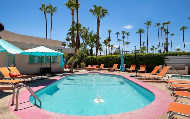 King Suite Poolside