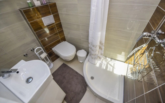 Holiday Home with Pool Oaza