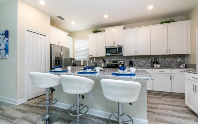 Beautiful Home W/private Pool & Spa, Near Wdw!