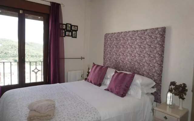 Eagles Nest - Massive townhouse with Pool with outstanding views