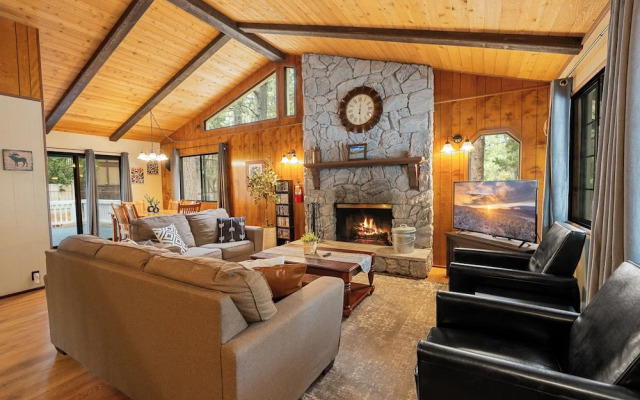 Bear Woods 3BR Retreat